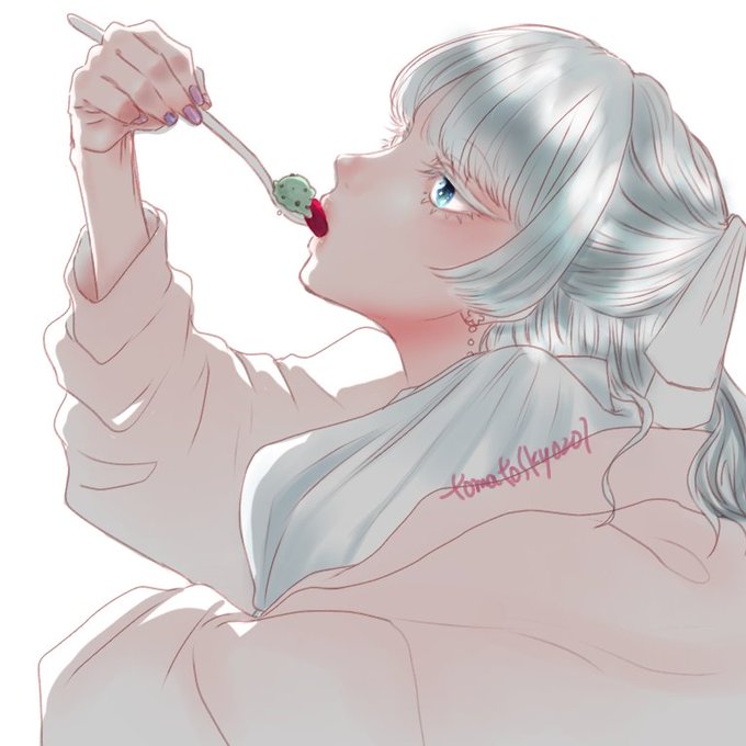 「grey hair holding spoon」 illustration images(Latest)