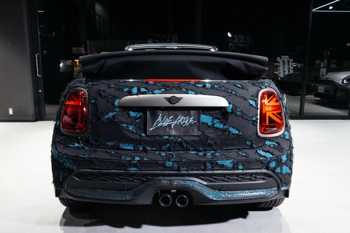 Goonet_Director's tweet photo. ダメージデニムまとったMINI誕生!👖
コンセプトカー「ブルードライブ」披露🎉
老舗デニムファクトリー 青木被服と
MINI岡山のコラボにより誕生したMINI「BLUE DRIVE」の全貌写真を公開!
す、すごい……🫣 https://t.co/kU1LXaOd6l