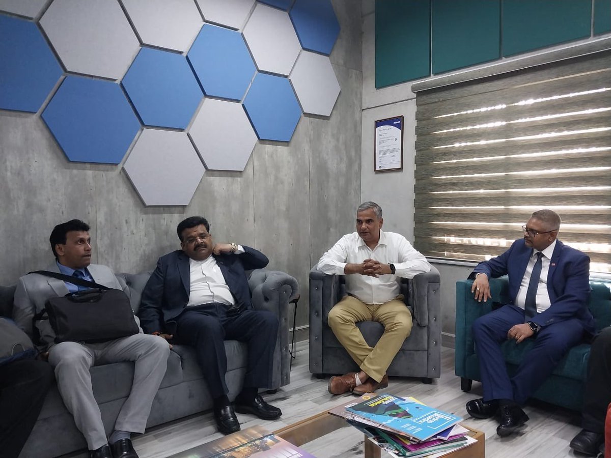 ogeiitm's tweet photo. Exciting collaboration underway! 🇱🇰🇮🇳
Sri Lankan delegation, led by State Minister Kanaka Herath, visited @iitmadras on Feb 5, 2024. Fruitful discussions with Director Prof. Kamakoti &amp; Dean Prof. Raghunathan Rengaswamy. 🌐🔬 #IITMadras #IndoSriLankaCollaboration #education https://t.co/El5oocDced
