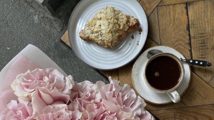 malusokay's tweet image. mornings at home 🥂