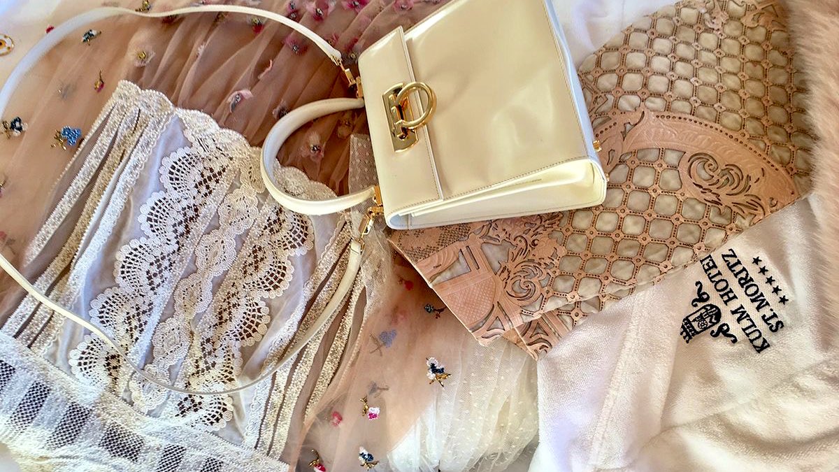 malusokay's tweet image. mornings at home 🥂