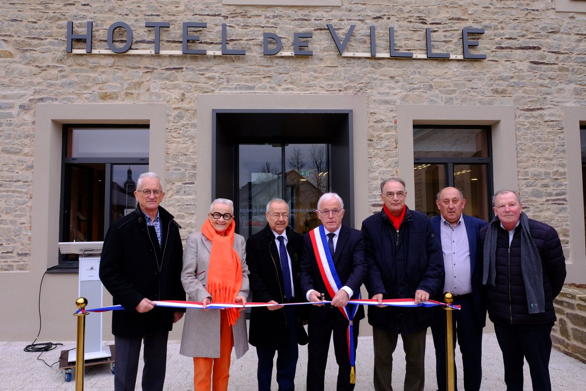 [Inauguration]🔵⚪️🔴
Inaugurer une mairie, c'est un grand moment d'espérance dans l'avenir de la République. 
Félicitations à Monsieur le Maire de Guichen et toute son équipe municipale pour cette belle réalisation au cœur du bourg.
#Guichen <a href="/ComcomVHBC/">Vallons de Haute Bretagne Communauté</a>