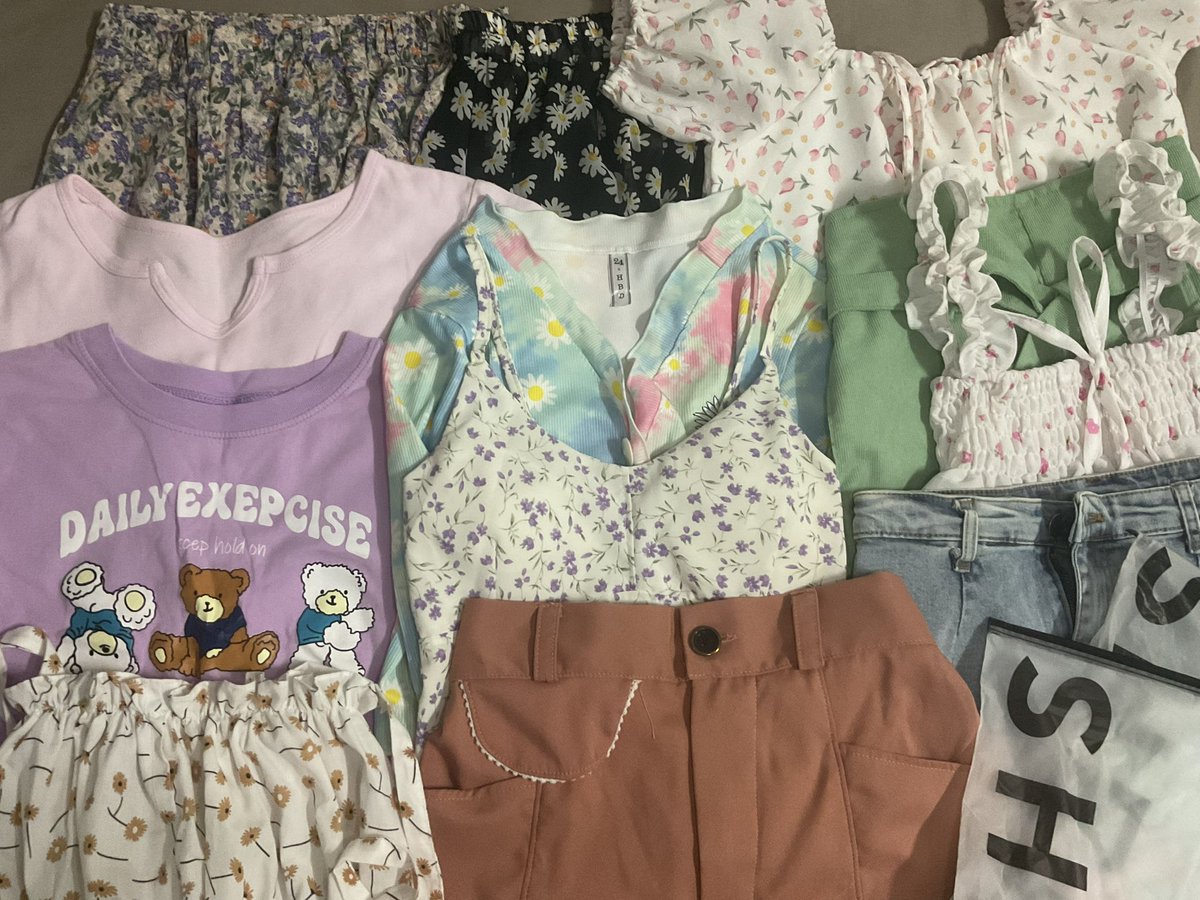 bunnybunny1315's tweet photo. ส่งต่อเสื้อผ้าของเค้าเองค่ะ เนื่องจากตู้เสื้อผ้าเก็บไม่หมดแล้ว😭 มีใครสนใจมั้ยคะ ปักรอได้เลยนะคะ เดี๋ยวมาลงวันที่ 7 ตอนเย็นๆค่ะ
#ส่งต่อเสื้อผ้า #ส่งต่อเสื้อผ้ามือ2 #ส่งต่อเสื้อมือสอง #เสื้อผ้ามือ2 #เสื้อผ้ามือสอง #เสื้อผ้ามือสองสภาพดี #เสื้อผ้ามือสองสภาพนางฟ้า #เสื้อผ้าแฟชั่น https://t.co/D0Kc8MO25G