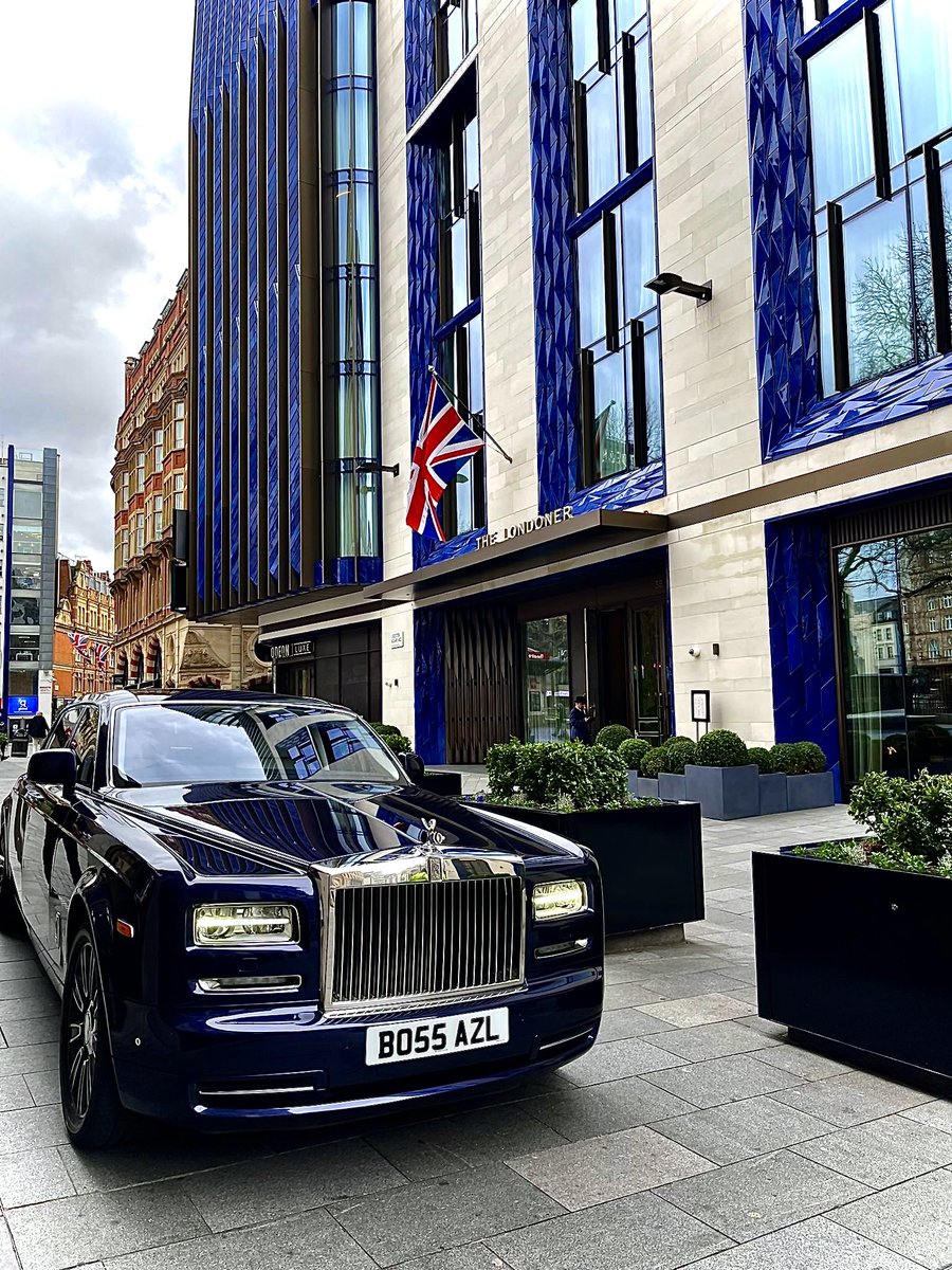 Arriving in Luxury, Departing in Style 

Only with AZ Luxe