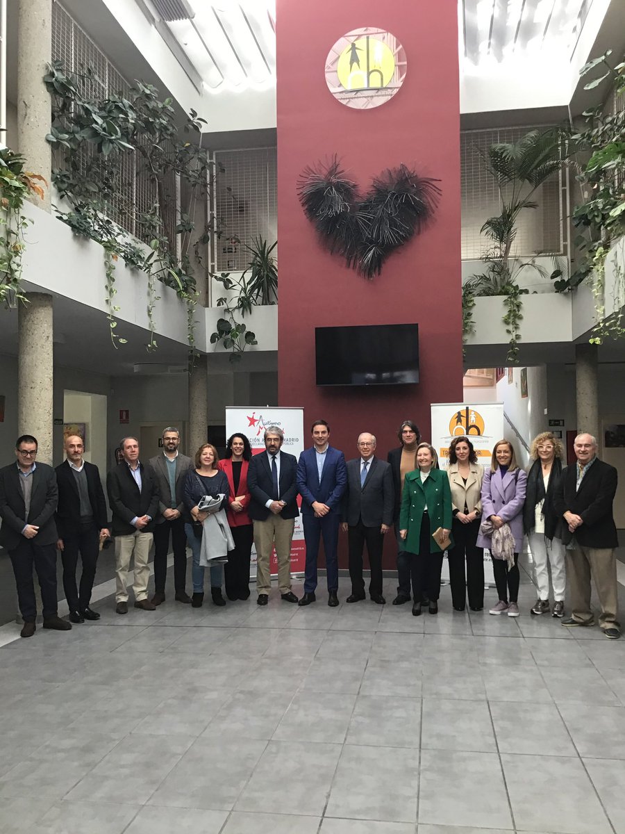 AsocNHorizonte's tweet photo. Queremos agradecer la visita a nuestras instalaciones de @angelalvarez @CalvoJul y @CesarJPavon, acompañados de @juanlobato_es @Lorenamp82 @jcelada Emiliana Sánchez, Ana Zúñiga y @AmparoValcarce1 tuvimos la oportunidad de mostrar el trabajo de nuestras personas usuarias. Gracias https://t.co/5AgkOWlBtF
