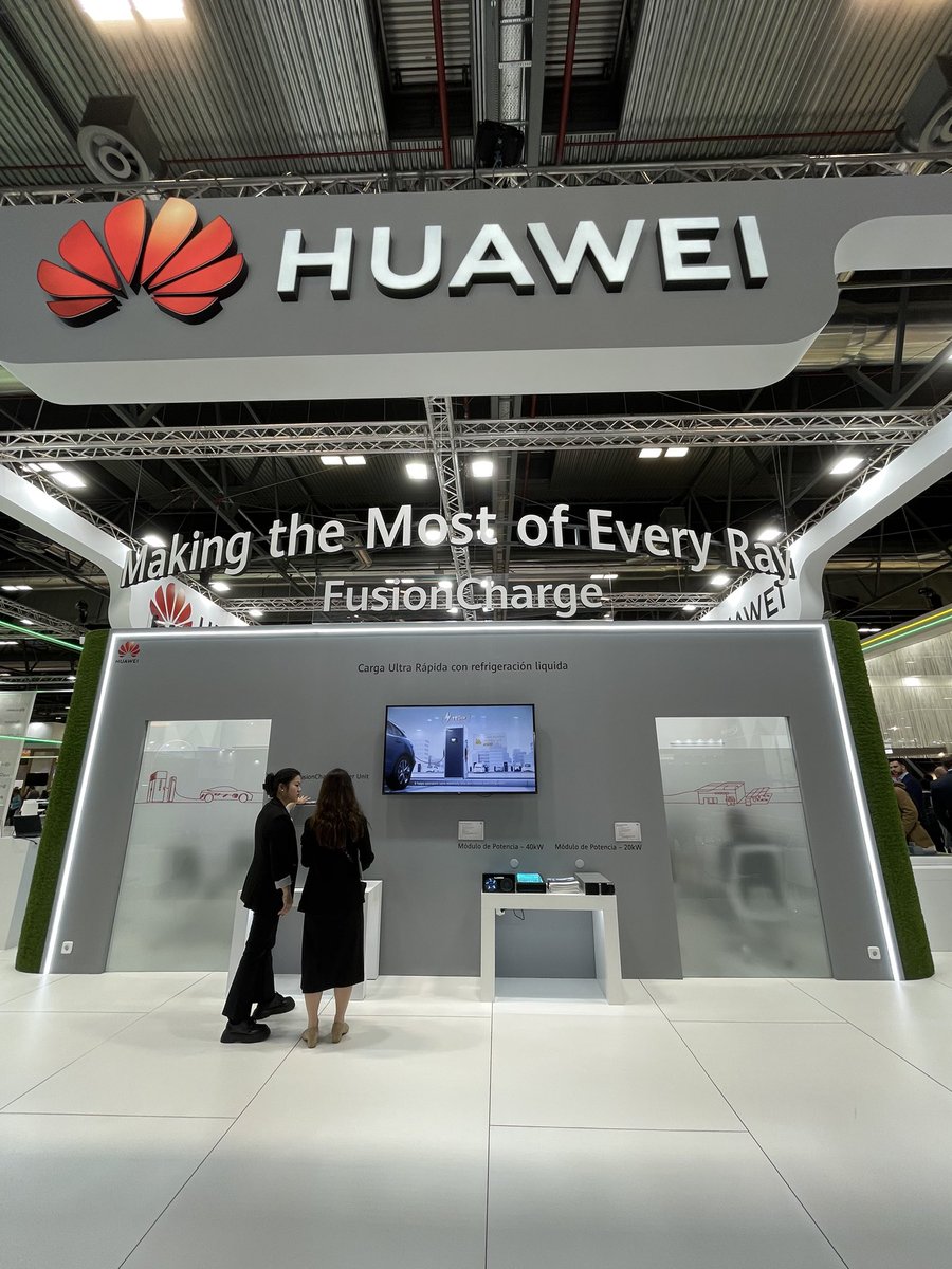 HuaweiSpain's tweet photo. ¡Otro de los ecosistemas que podemos encontrar en #Genera24 es el destinado a #Fusioncharge!
👉 En el área de movilidad eléctrica encontrarás la solución Power Unit de carga ultrarrápida para Vehículo eléctrico.
¡Te va a sorprender!
#FusionSolar #MakingTheMostOfEveryRay ☀️ https://t.co/TGu3tl1CFv