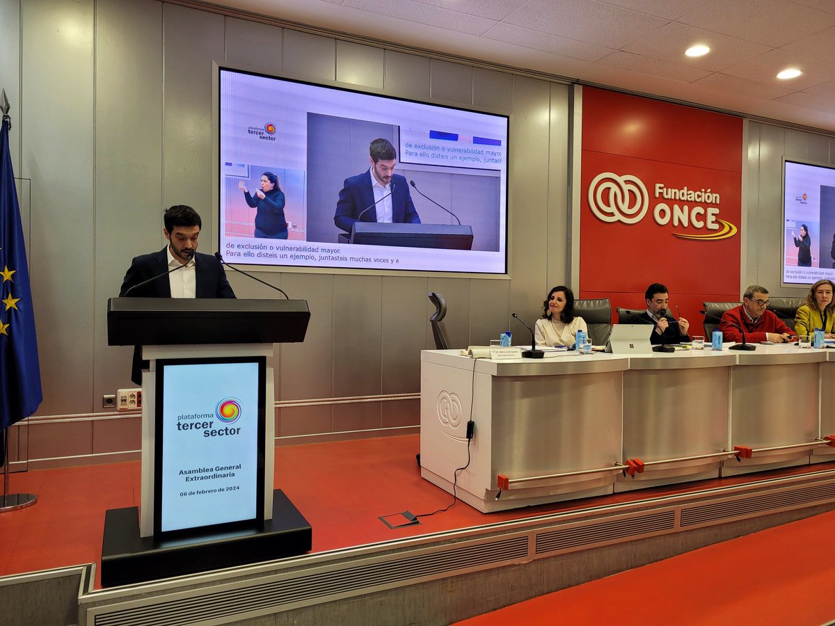 Plataforma3sect's tweet photo. Interviene ahora el ministro de @MSocialGob, @pbustinduy, quien se ha comprometido a seguir trabajando junto a la Plataforma del #TercerSector y ha destacado la importancia del #diálogocivil. https://t.co/zZQ2h9Uq1W