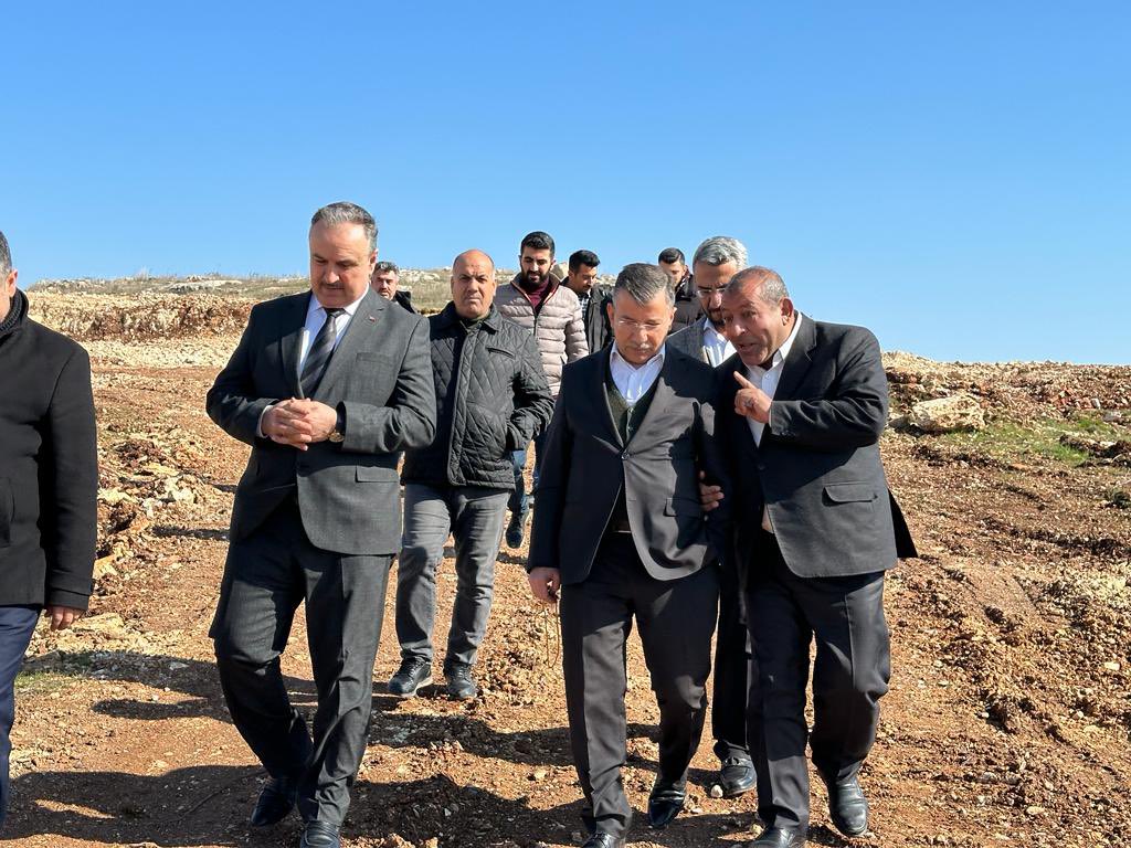 malicevheri's tweet photo. Yapımı devam eden Şanlıurfa Sabır ve Tevhid Külliyesi’nin inşaatında incelemelerde bulunarak son durumu hakkında bilgi aldık. https://t.co/F32BfvJULB