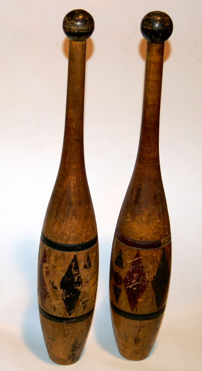zirkolika's tweet photo. 🔴 Las #mazas indias, como su nombre indica, deben su popularidad a la #India, donde la tradición oral afirma que han sido utilizadas durante miles de años.

👉 Descubre la #historia de las famosas #indianclubs en el artículo de Davel Puente: https://t.co/Yu46VY5YQX https://t.co/5TSCZ5INNZ