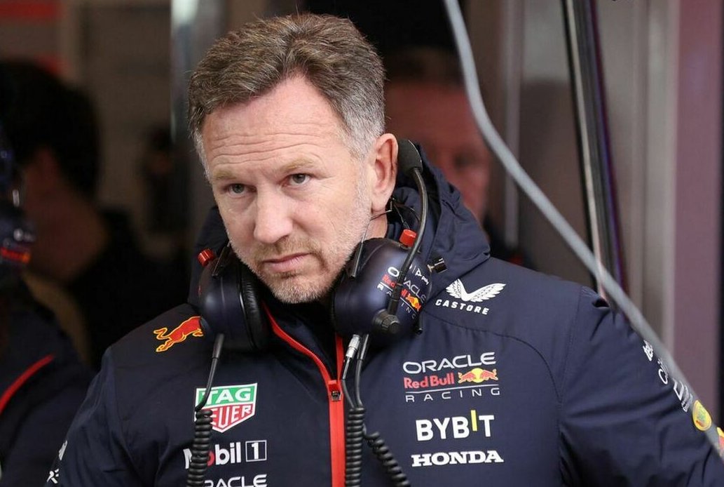 TearOffFR's tweet photo. 🔴 "La fin semble proche" pour Christian Horner chez Red Bull Racing affirme @telegraaf ce matin ! 😳

De plus en plus de personnes au sein de Red Bull préfèrent que le Britannique démissionne 🚪

Il est également rapporté que depuis qu'Horner veut + d’influence chez Red Bull, il y a une guerre en interne entre lui et les Autrichiens, dont Helmut Marko.

Helmut Marko et Christian Horner sont décrits comme étant "le feu et la glace" ! 🔥

De plus, @MSM_Online rapporte que le Britannique aurait perdu ses soutiens du côté de Salzbourg ! ❌

#F1