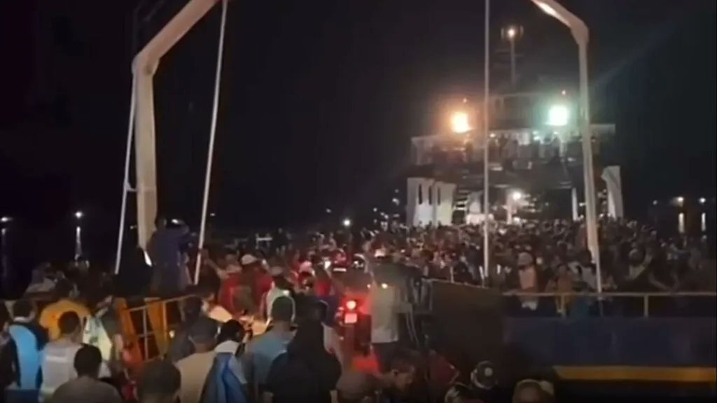 Sem Carnaval em municípios, baixadeiros se aglomeram em ferryboats rumo a São Luís