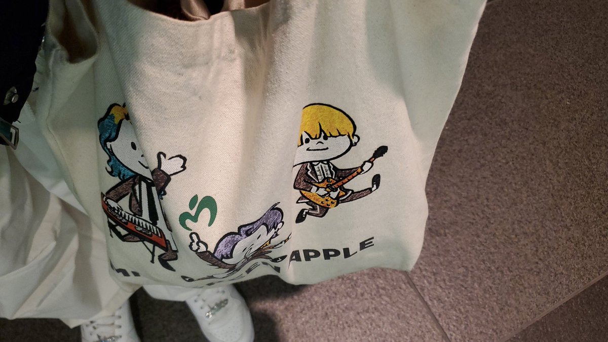 mxm1676's tweet photo. @kirby_mario222 このバックの黒い帽子のものですm(_ _)m https://t.co/giBUFgsf6o