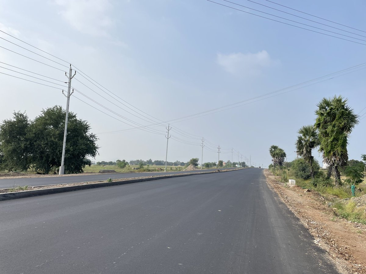 SalemHub's tweet photo. #Namakkal-#Musiri highway is nearing 4-Lane conversion #NH381B 🛣️
With #Namakkal getting a #NewBusStand later this Year, the Town requires an Eastern Bypass. Connecting #Thuraiyur & #Musiri Highways. Possible extension to #Mohanur SH
Older St are congested within Town 😢⚠️ https://t.co/tof9xGpm7w