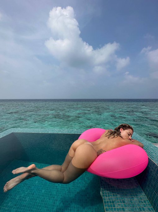 Ma questo bel culo..lo vogliamo riempire di&hellip;&hellip;Cuoricini? ❤️🤪  https://t.co/0gah1MXa8t https://t.co/lc<a href="/tag/booty"class="tags"><span>#booty</span></a><a href="/tag/blonde"class="tags"><span>#blonde</span></a><a href="/tag/ass"class="tags"><span>#ass</span></a><a href="/tag/pussy"class="tags"><span>#pussy</span></a>