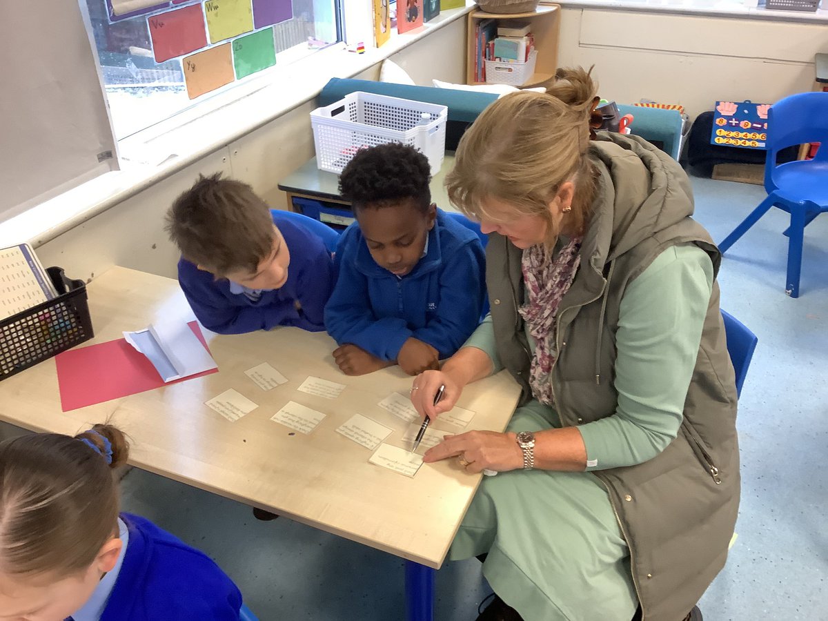 Year3Oli's tweet photo. Thankyou to the parents who joined us for internet safety lesson. We hope you enjoyed learning all about how to stay safe online! @NSPCC @csergeant3 @DeputyOLI @OliPrimary #olippshe #olipcomputing https://t.co/CFHtMZXuDr