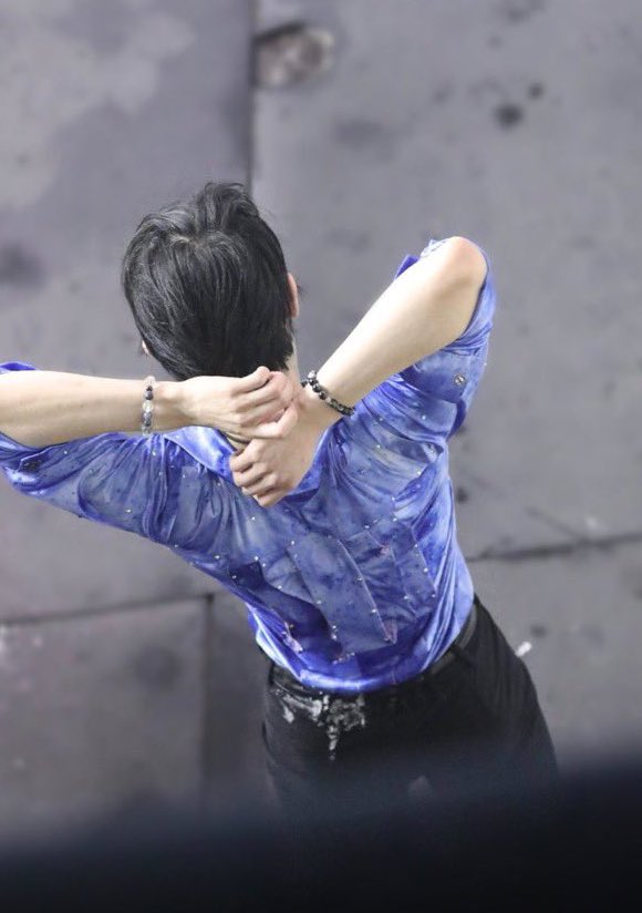 lagaia9's tweet photo. Tuesday? Mmmm for sure today must be  #WalkwaysWednesday! 😜
#羽生結弦
#HANYUYUZURU https://t.co/WZS7DcPcb4