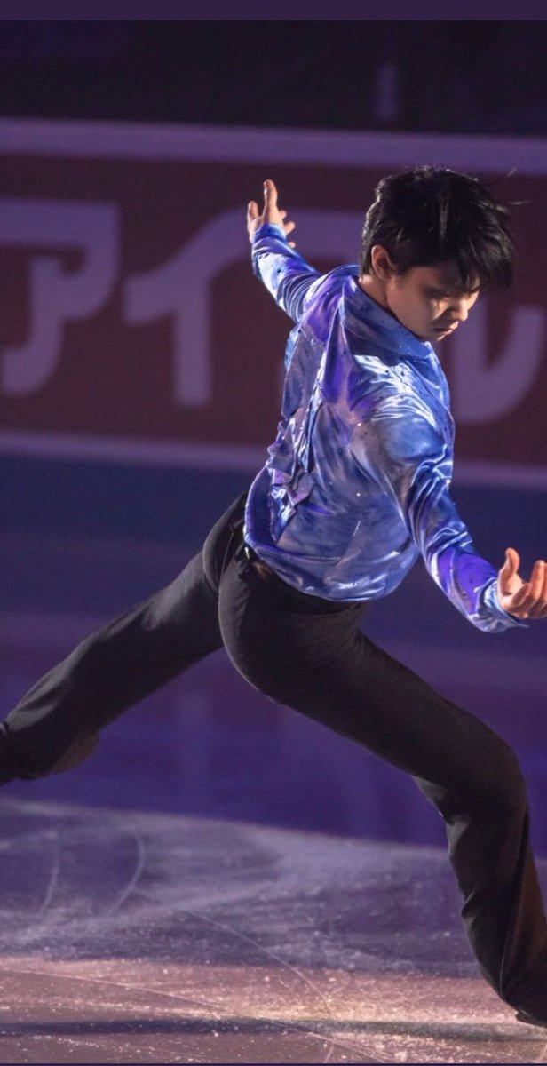 lagaia9's tweet photo. Tuesday? Mmmm for sure today must be  #WalkwaysWednesday! 😜
#羽生結弦
#HANYUYUZURU https://t.co/WZS7DcPcb4
