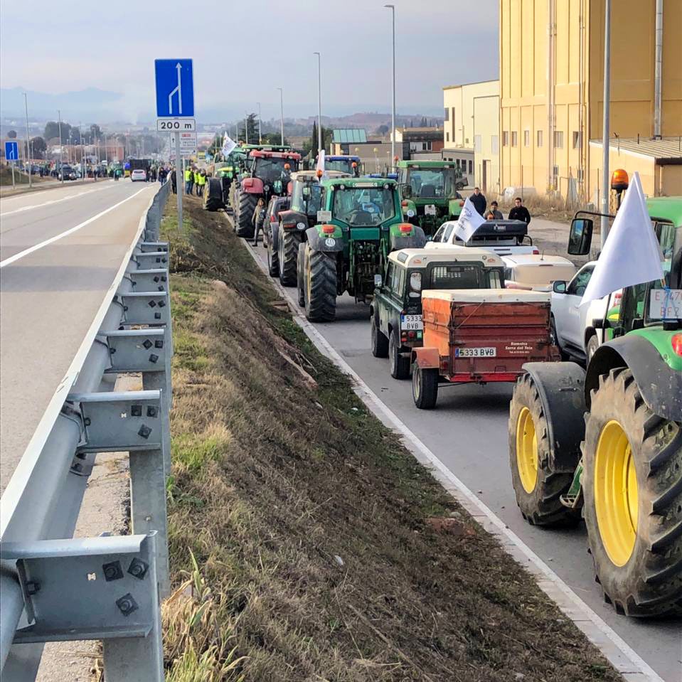 BagaEndavant's tweet image. 🚜 Com no pot ser d’una altra manera, avui som al costat dels nostres #pagesos i #ramaders. Menys burocràcia, preus justos. 

#revoltapagesa #PagesiaCatalana #pagesia  #pagesoscatalans #ramaderscatalans #ramaderia