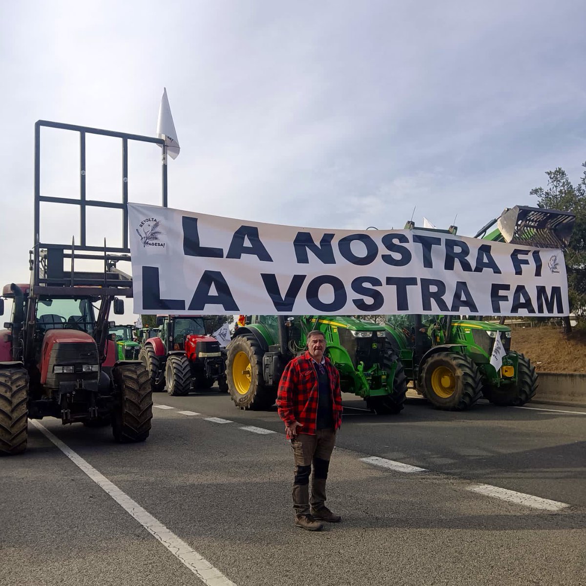 BagaEndavant's tweet image. 🚜 Com no pot ser d’una altra manera, avui som al costat dels nostres #pagesos i #ramaders. Menys burocràcia, preus justos. 

#revoltapagesa #PagesiaCatalana #pagesia  #pagesoscatalans #ramaderscatalans #ramaderia