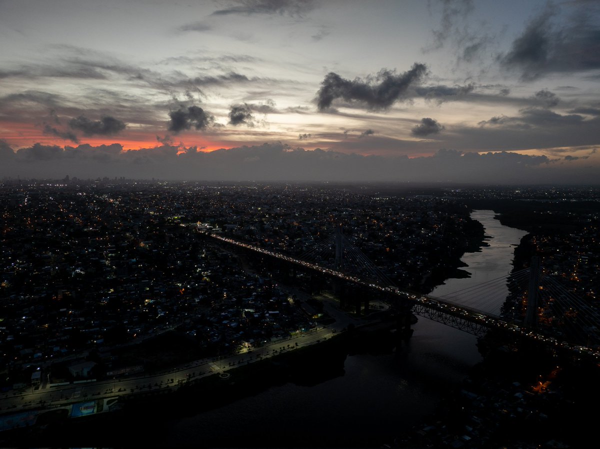 warchiefx's tweet photo. Hay atardeceres, y luego está el atardecer de ayer 😍
#WCX042 #rdporloalto #dominicanrepublic #republicadominicana #dji #river #sunset #skylovers #sky #skyphotography #skyporn #djimavic3 #djiglobal #djishots #techdronerd https://t.co/vz9ja8vOrB