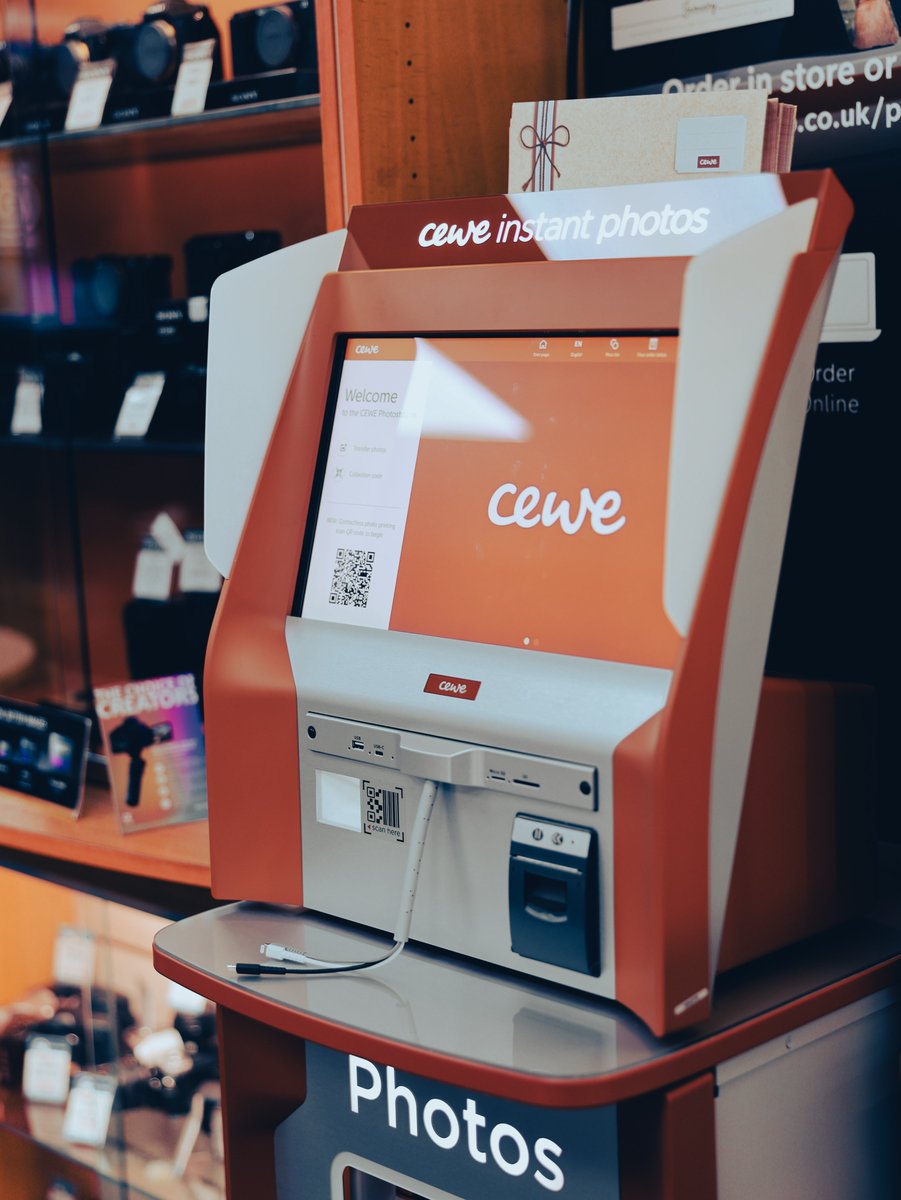 lce_lincoln's tweet image. Instant printing now available in store! 💥📸

Come and see our Cewe print kiosk in store, connect your phone or memory card and select the memories you want to print! 

#instantprint #lincoln #lincolnshire #cewe #printingservices #LondonCameraExchange