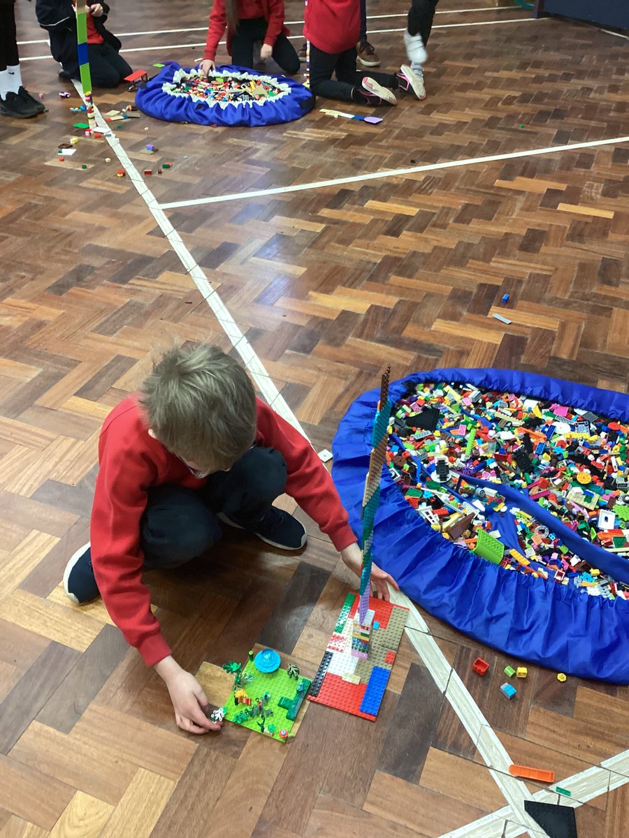 3YorkeMead's tweet photo. Who can build the tallest skyscraper? Great teamwork Sycamore π ποΈ #FeelGoodWeek @YorkeMead https://t.co/u02oe2a20H