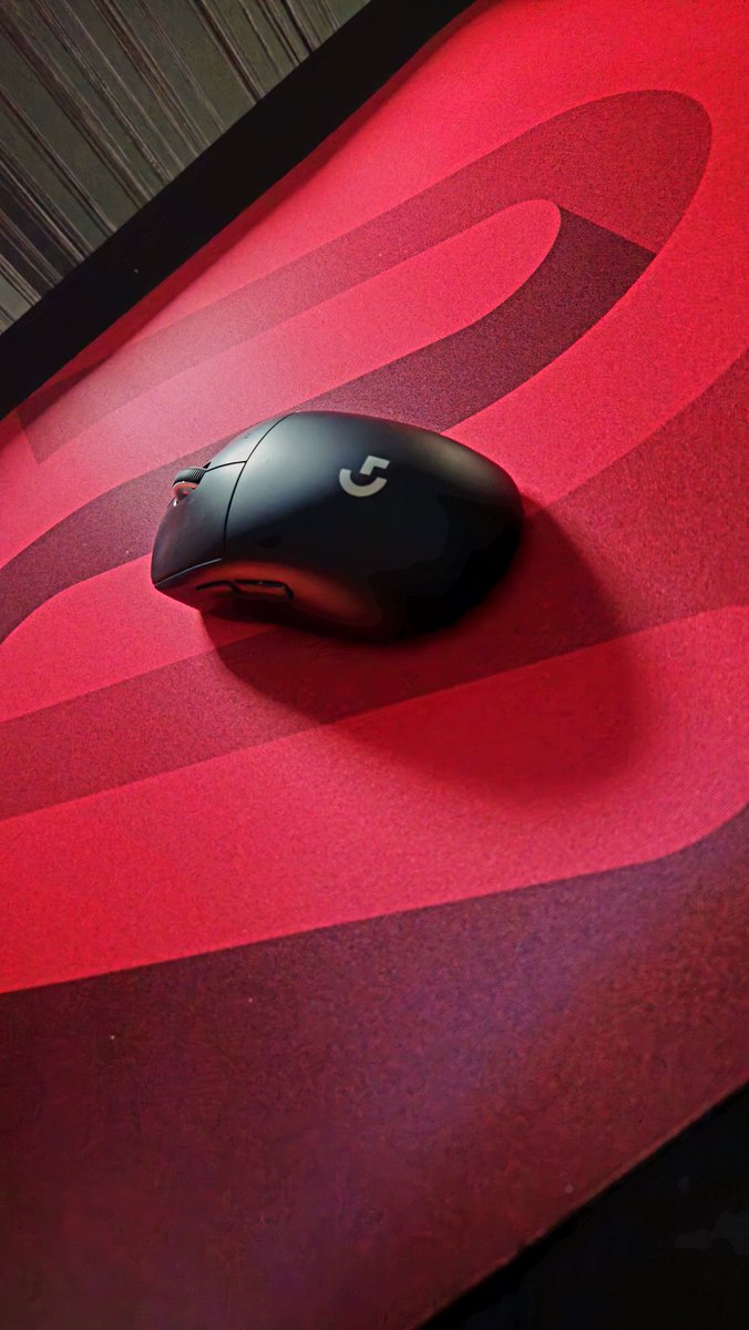 NEW MOUSEEEEE
#LOGITECH