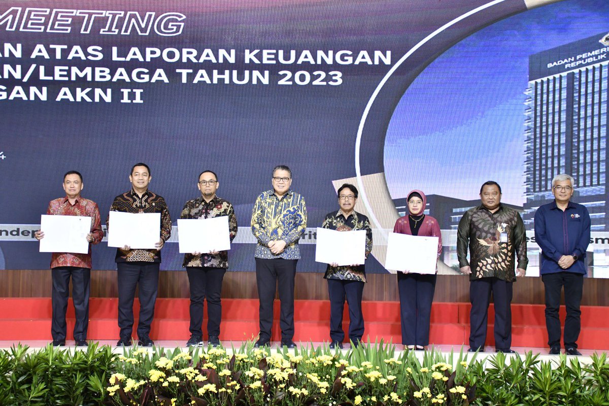 KPPU's tweet photo. Jakarta (6/2) - Ketua Komisi Pengawas Persaingan Usaha (KPPU) M. Fanshurullah Asa menghadiri kegiatan Entry Meeting Pemeriksaan atas Laporan Keuangan Kementerian/Lembaga Tahun Anggaran 2023 di Gedung BPK Jakarta. Turut hadir pula Anggota KPPU Budi Joyo Santoso dan Sekretaris Jenderal Charles Pandji Dewanto.