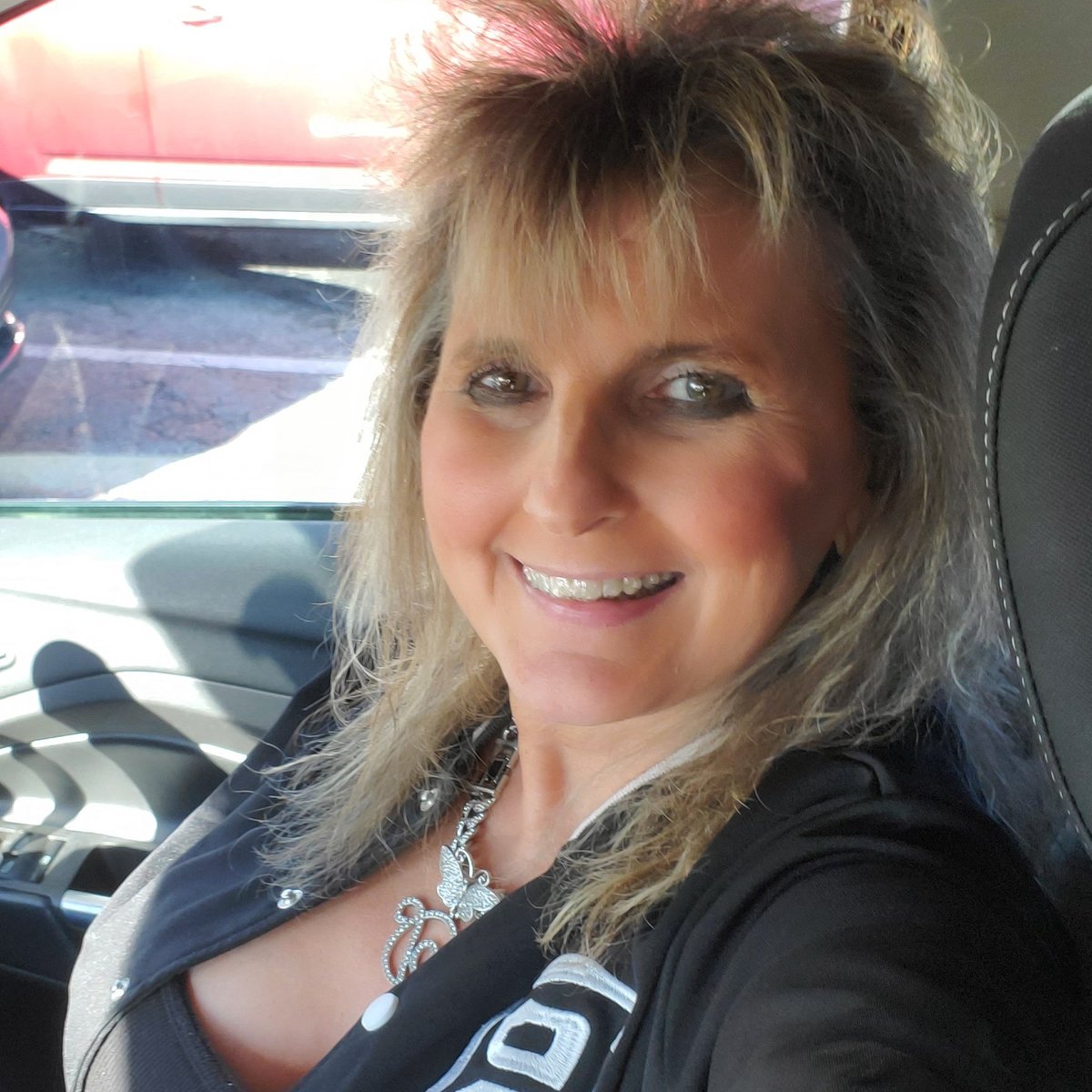 Happy Tuesday friends 
Yesterday was a very good day 
Hoping for 2 days in a row. 
Love my friends ❤️