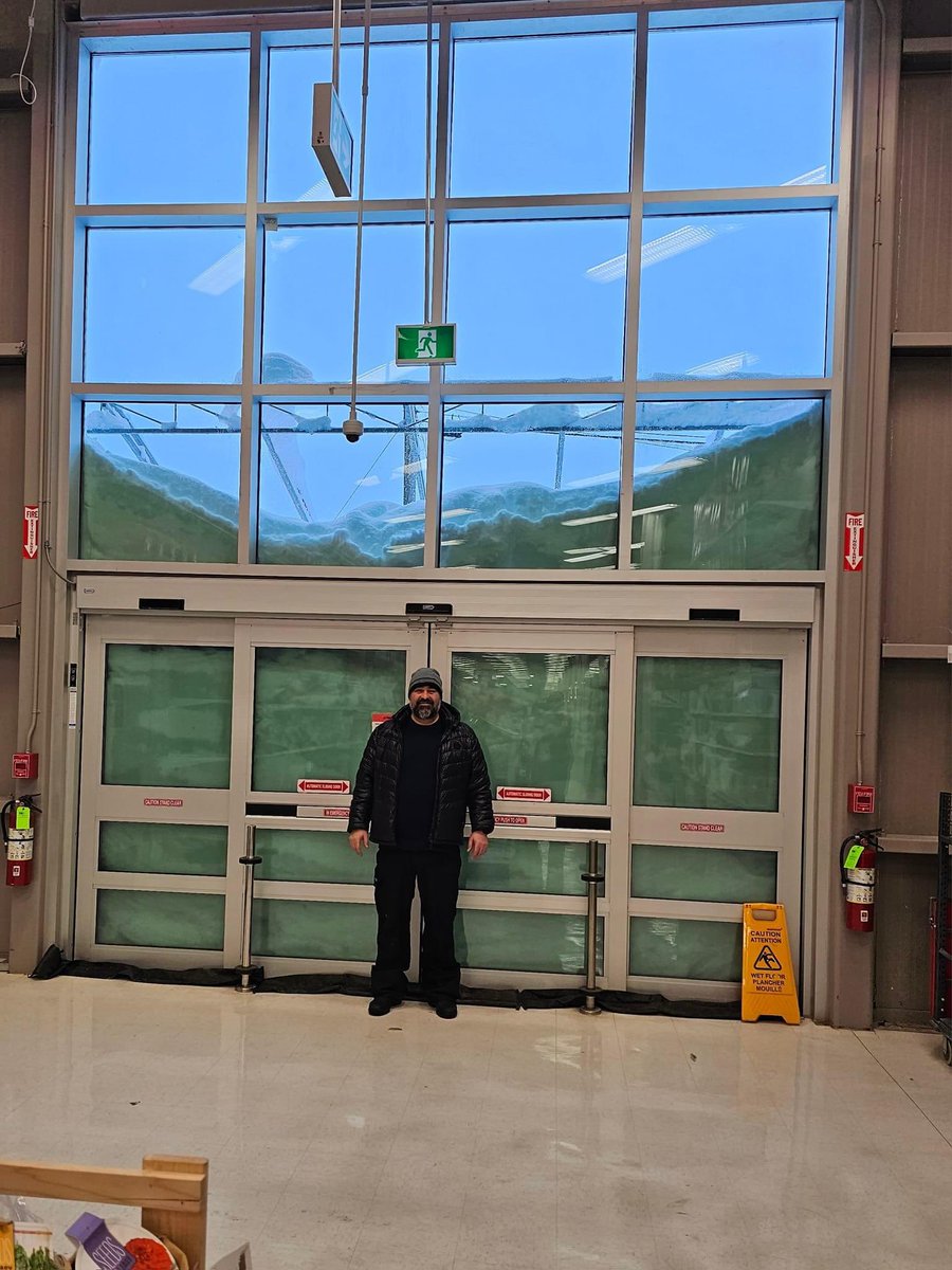 If you’re wondering just how much snow #PEI got, check out this shot taken inside Canadian Tire. Those are NOT mountains! ❄️☃️