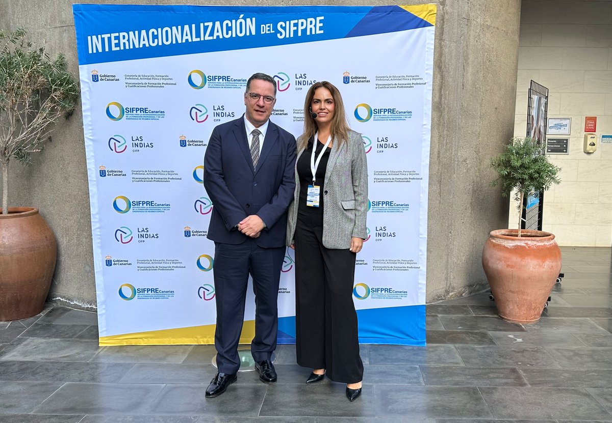 🗨️“Buscamos preparar al alumnado y al profesorado para enfrentarse a un mundo laboral cada vez más globalizado y exigente”

🔵Celebramos las I Jornadas de Internacionalización del SIFPRE, con la asistencia del consejero <a href="/PoliSuarezgc/">Poli Suárez</a> y la directora general, Ainhoa Molina.
