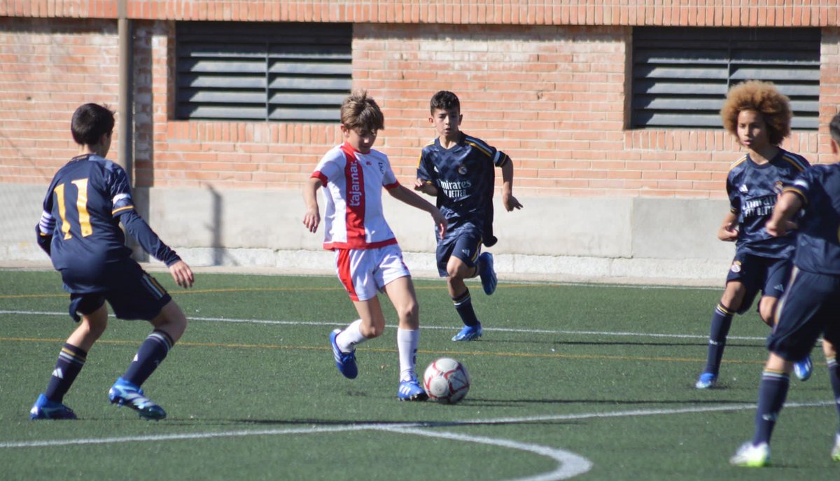 CDTajamarFutbol's tweet photo. 📷Álbum fotográfico | F-7. Alevín 'A' |
Día histórico. Primera visita del Real Madrid a Tajamar en partido oficial.

📎 Ver todas las fotos: https://t.co/tlk9ided4y https://t.co/p7KiPqs13j