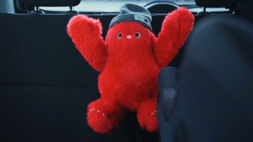 meet iruyo, @nissan and <a href="/akachanhonpo/">アカチャンホンポ🚼</a>'s furry robots that babysit and play with children while the parents drive designboom.com/technology/iru…