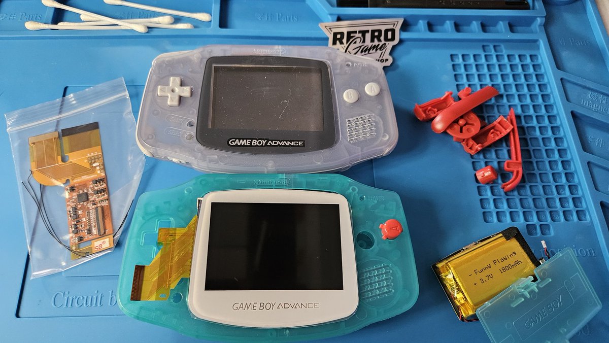 Enfin reçu mon kit de modding pour la GBA! 😍🥰😍🤩

- Nouveau case;
- Nouveaux boutons; 
- Nouvel écran (IPS);
- Et une batterie qui se recharge en USB.