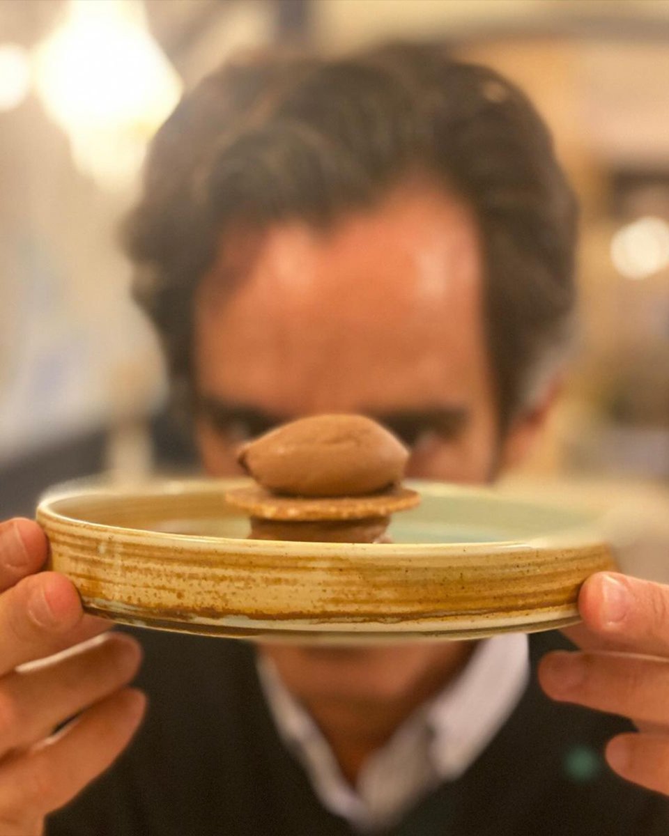 Nos hace mucha ilusión recibir fotos como esta que nos hace llegar @donhermenegildo, ya en los postres, habiendo tenido según sus palabras una "Muy buena cena".
.
🌍 restaurantemanzil.com
☎️ 854 745 906 / 622 909 082
📍 C/ Alfonso XII 13 #Sevilla