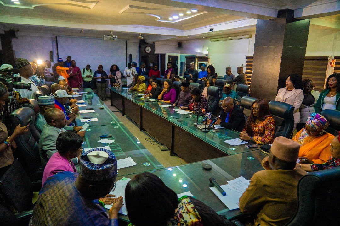 To commemorate the #WorldCancerDay2024 #Closethecancergap. I joined the Minister of State for Health and Social Welfare <a href="/DrTunjiAlausa/">Dr. Tunji Alausa</a> at the ministerial press briefing. 
<a href="/WHONigeria/">WHO Nigeria</a> is committed to support  🇳🇬  cancer prevention and control interventions