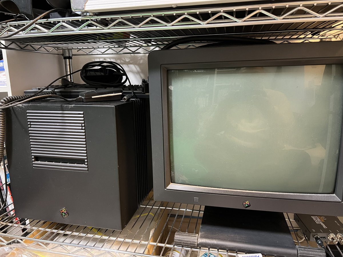 k_uchino's tweet image. このNeXT Cube、高く売れないかなぁ…と願ってるが、趣味で集めている人しか買わないよねぇ。プリンターもあります。
オリジナルのソフト類もあるよ
#NeXT #nextcube #nextcomputer