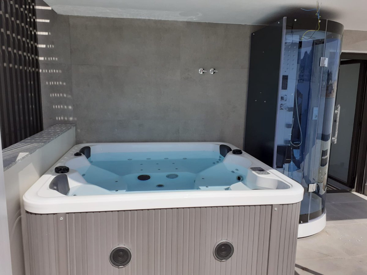 WebHidromasaje's tweet image. Imágenes de proyecto de #spa #jacuzzi exterior junto a #cabina #hidromasaje. Hazte tu propio balneario en casa, por mucho menos de lo que esperas. bit.ly/2jPg2gW