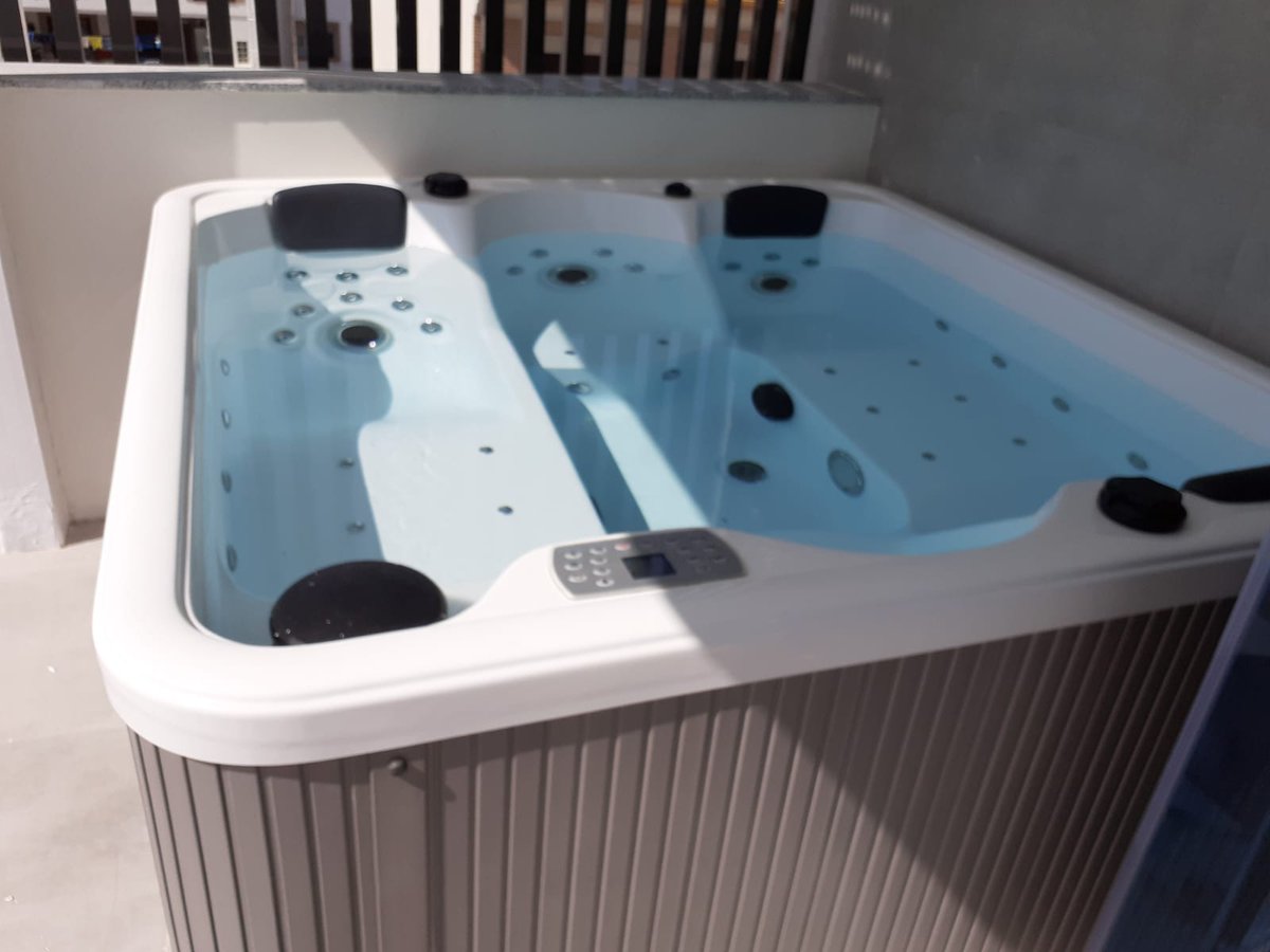 WebHidromasaje's tweet image. Imágenes de proyecto de #spa #jacuzzi exterior junto a #cabina #hidromasaje. Hazte tu propio balneario en casa, por mucho menos de lo que esperas. bit.ly/2jPg2gW