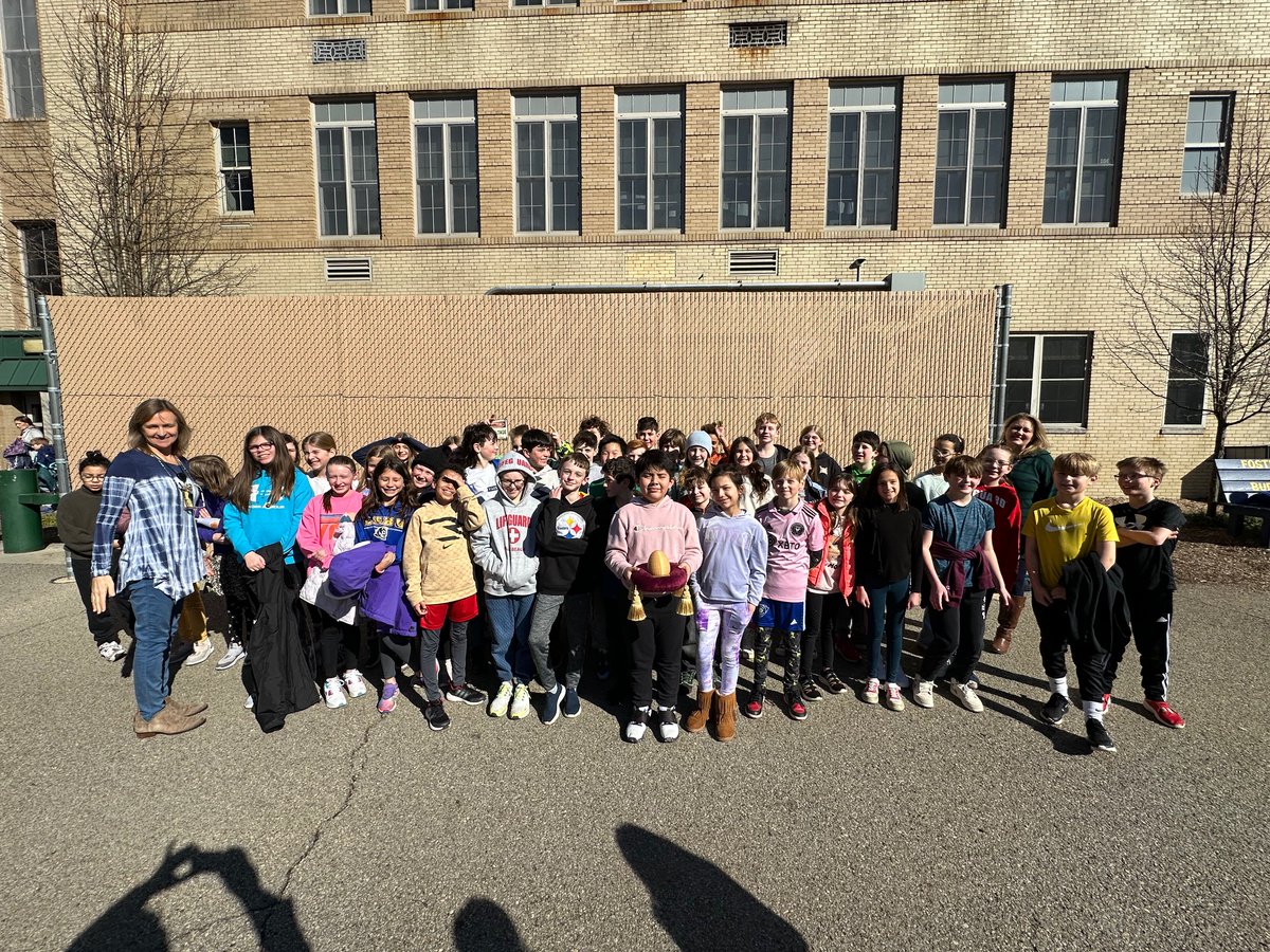 FosterSchoolMTL's tweet photo. Congratulations to our 5th Grade Students for earning the Golden Egg Award for the month of January for their positive behavior at lunch and recess! #swpbis #LeboProud 🪺 🦅 https://t.co/v7hXsVEkut