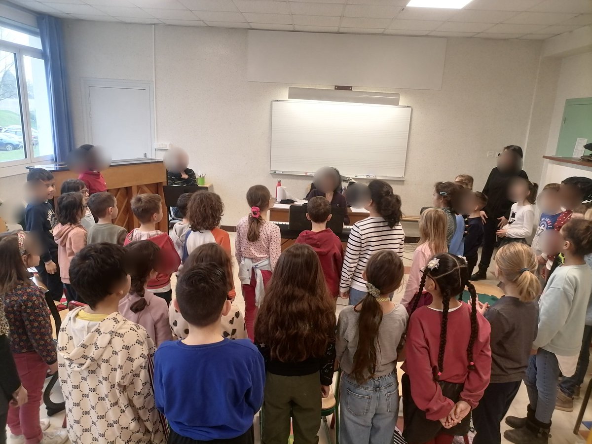Quand nos jeunes élèves de #cycle2 du dispositif #CHAM de l'école #MargueriteAudoux de #Blois se préparent pour leur opéra de mardi à la #HalleAuxGrains : que d'investissement et d'implication!