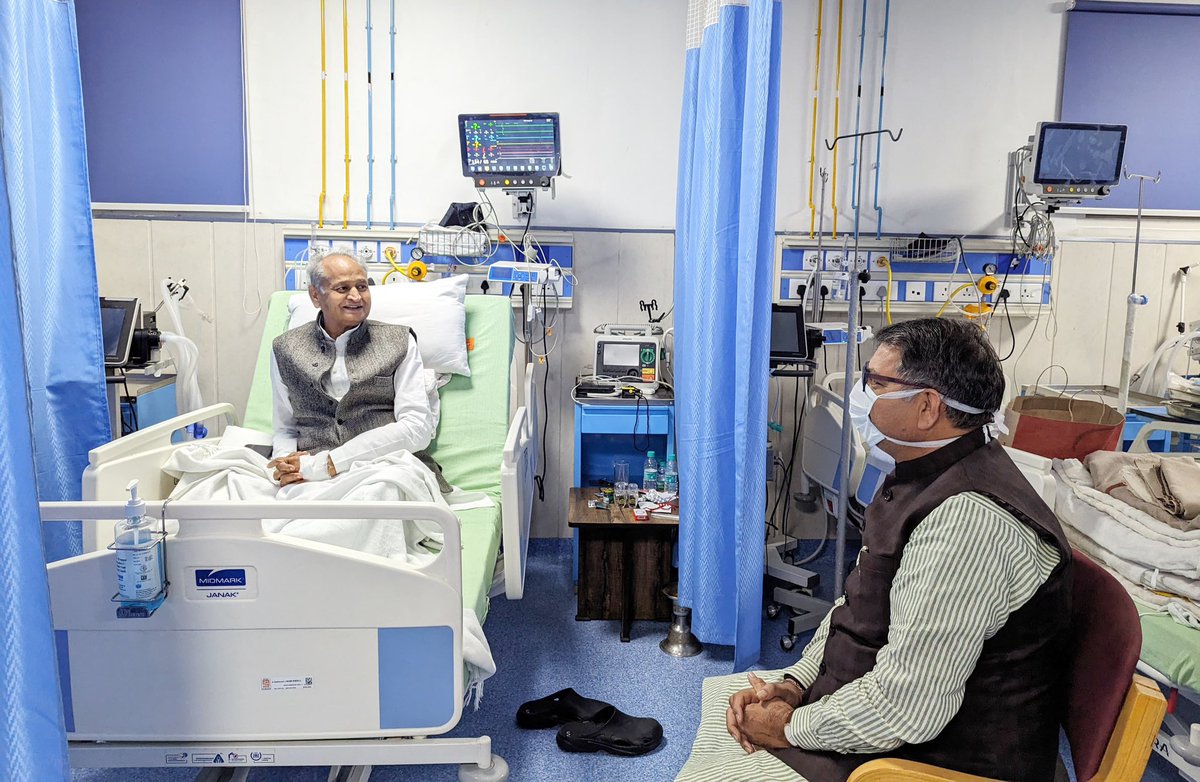 DrSatishPoonia's tweet photo. पूर्व मुख्यमंत्री श्री अशोक गहलोत जी के अस्वस्थ होने का समाचार मिला। आज सवाई मानसिंह अस्पताल पहुंचकर उनकी कुशलक्षेम जानी। मैं ईश्वर से उनके शीघ्र स्वस्थ होने की कामना करता हूं।

@ashokgehlot51 https://t.co/oTNEqN4Xkl