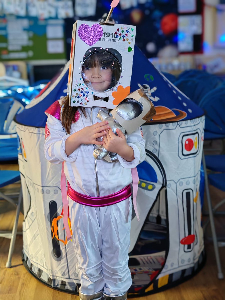 EyfsOlol's tweet photo. Reception are so excited to launch into space after lunch! @ololprimary_HT #makeadiffrence https://t.co/gi0iUaPZ8W