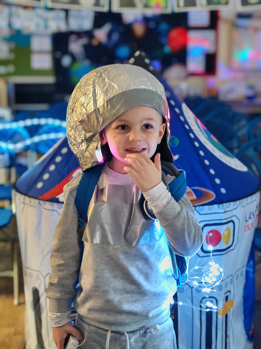EyfsOlol's tweet photo. Reception are so excited to launch into space after lunch! @ololprimary_HT #makeadiffrence https://t.co/gi0iUaPZ8W