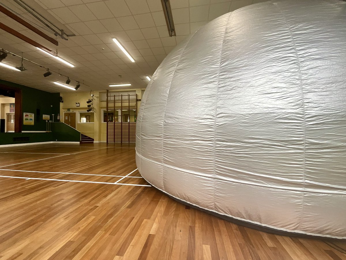 ConnaughtSch's tweet photo. Our Year 5s have been enjoying the @wonderdome1  experience this morning! @TAMATschools https://t.co/c67BDNAS9m
