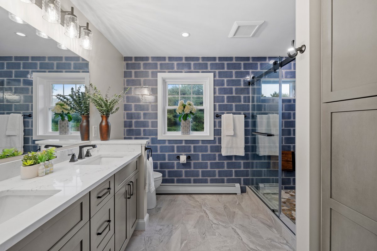WolfReel's tweet photo. This IS bathroom goals. 🐺 📸

Build by: BearHand

Photos by: Allan Wolf

#wolfreel #newenglanddesign #designprocess #dreamhome #patterns #textures #luxurydesign #designelements #design #interiors #bathroomdecor #bathroomideas #style #familyfriendly #bathroomremodel #newhampshire https://t.co/2y2l4uSjQF