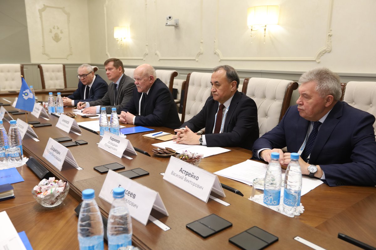 cis_time's tweet photo. ⚡️  Наблюдатели от СНГ ознакомились с состоянием законности в ходе избирательной кампании в Беларуси.

https://t.co/UoY5mKLa4s https://t.co/TXdh4fihpw