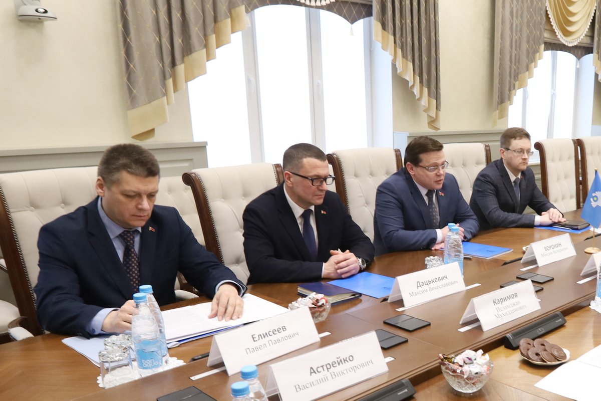 cis_time's tweet photo. ⚡️  Наблюдатели от СНГ ознакомились с состоянием законности в ходе избирательной кампании в Беларуси.

https://t.co/UoY5mKLa4s https://t.co/TXdh4fihpw