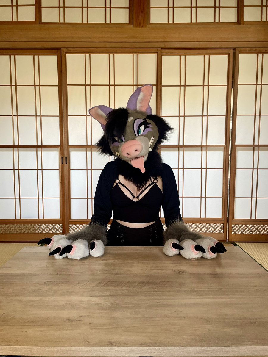 🦴shuck hyena 🦴 (@shuckhyena) on Twitter photo POV: you’re on an awkward first date and she won’t stop talking about the bones she has buried in the garden 🥱 POV: you’re on an awkward first date and she won’t stop talking about the bones she has buried in the garden 🥱