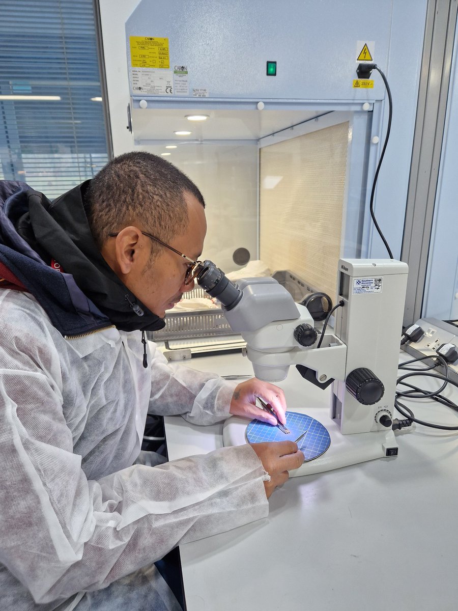 clare_callow's tweet photo. Seeds we collected in Madagascar arrived at the MSB yesterday, how exciting to unload and find that the Olax antsiranensis is looking nice and viable...going to check back in four weeks' time to see how it fares on an agar plate... https://t.co/6zxGQcVBq7
